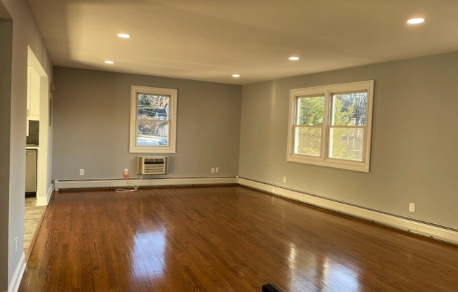 1 OAK GRV RD