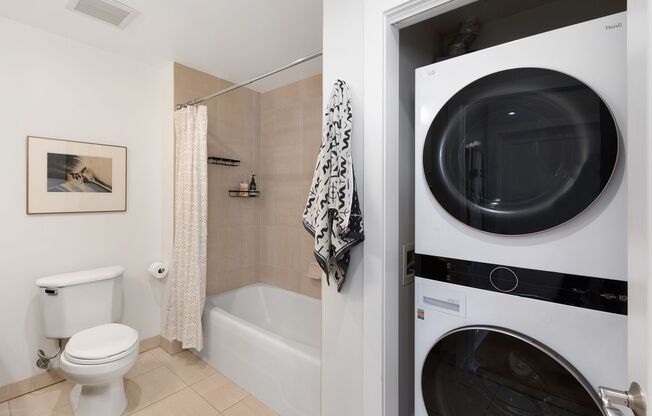2 beds, 2 baths, $2,995, Unit #513