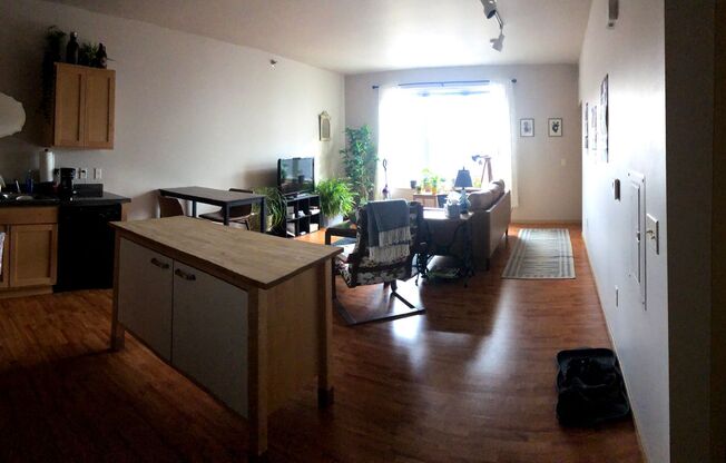 1 bed, 1 bath, 730 sqft, $1,200, Unit 105