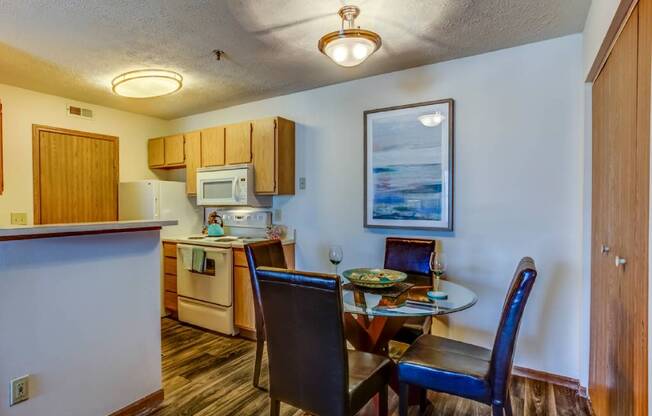 Elegant Dining Space at Lake Forest Apartments, Westerville