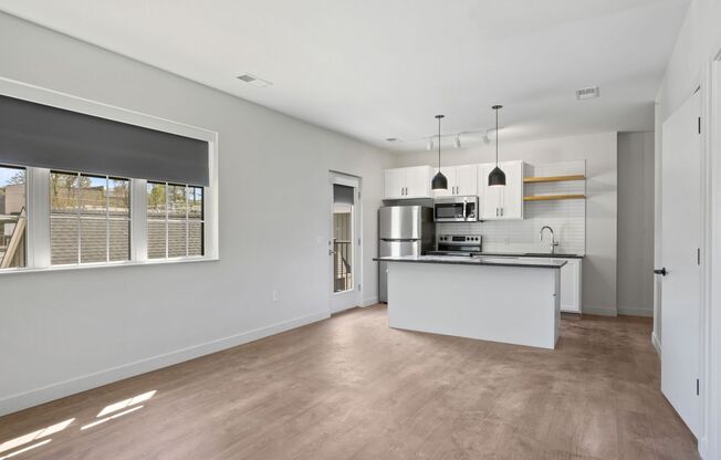 1 bed, 1 bath, 747 sqft, $1,420, Unit 210
