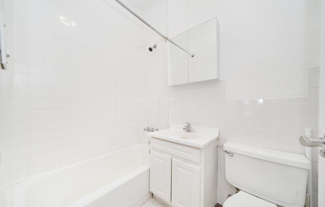 Studio, 1 bath, $3,000, Unit 2B