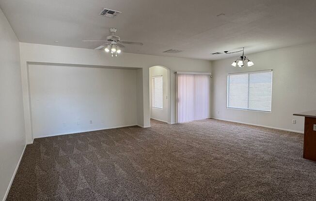 BRAND NEW CARPET 3 Bedroom 2 Bathroom Spacious Floorplan!