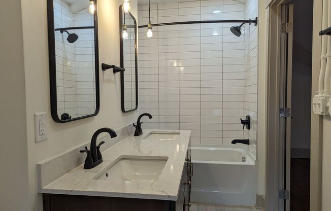 1 bed, 1.5 baths, 1,131 sqft, $1,655, Unit 1705 - 301