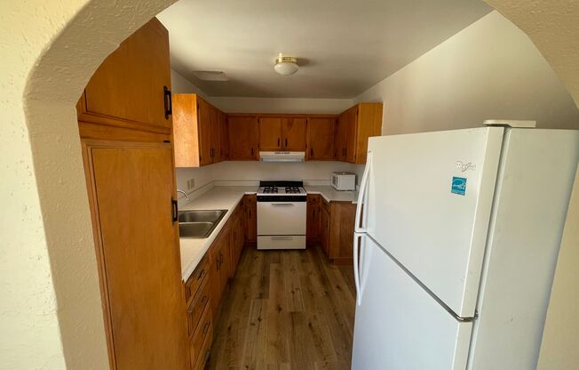 3 beds, 1 bath, $1,250