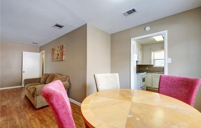 3 beds, 1 bath, $2,595, Unit Unit B