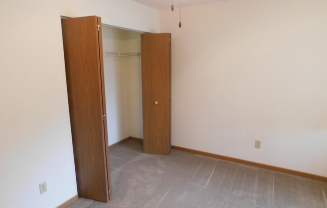 2 beds, 1 bath, $900, Unit 271-09