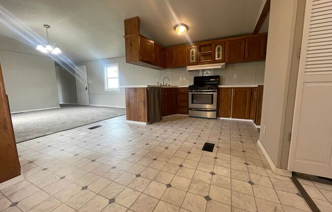 Affordable and spacious! South Wichita mobile home