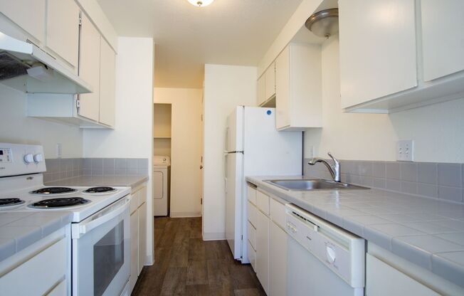 2 beds, 1 bath, 940 sqft, $1,395, Unit 210