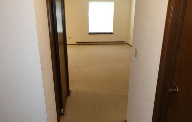 2 beds, 1 bath, $1,450, Unit Unit 05