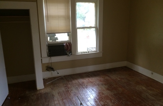 3 beds, 1 bath, $590