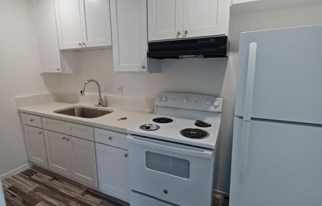 Studio, 1 bath, 350 sqft, $1,650, Unit 49