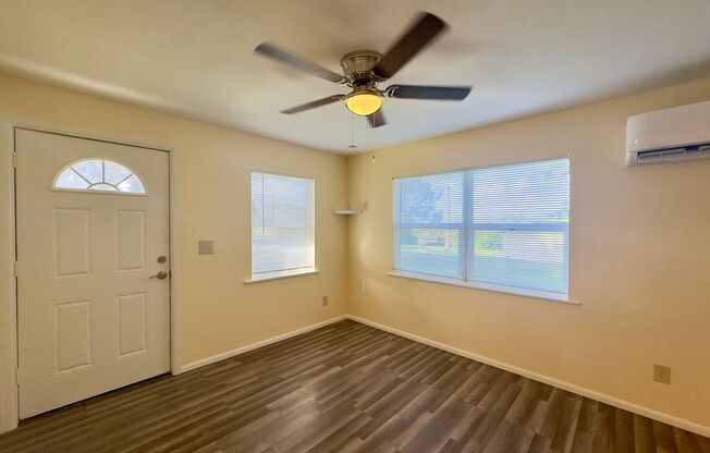 Charming Two Bedroom, One Bath Single Family Home Nestled in Leesburg FL!