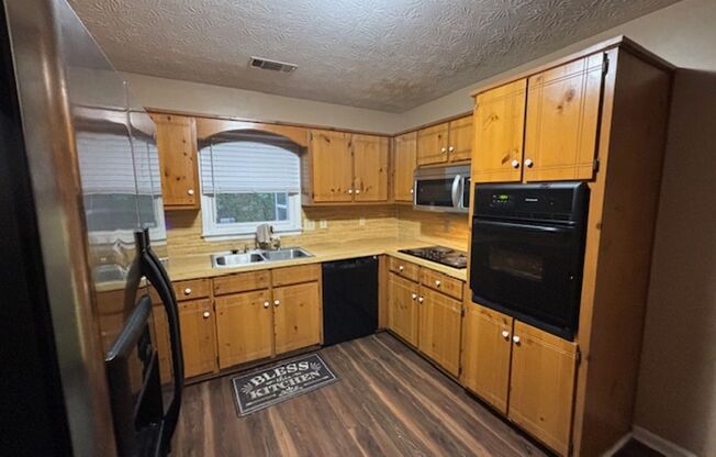 3 beds, 2 baths, $1,695