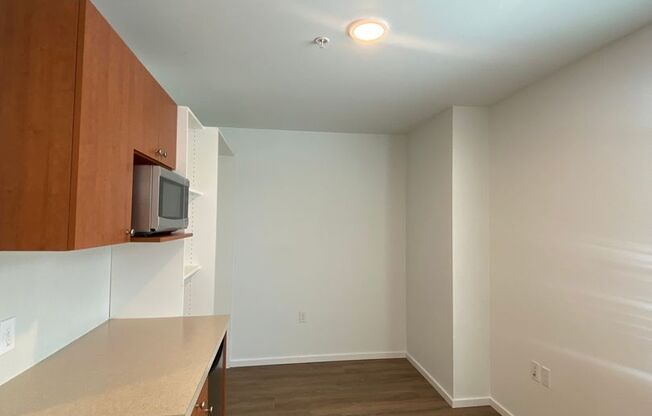 Studio, 1 bath, 180 sqft, $1,195, Unit 3419