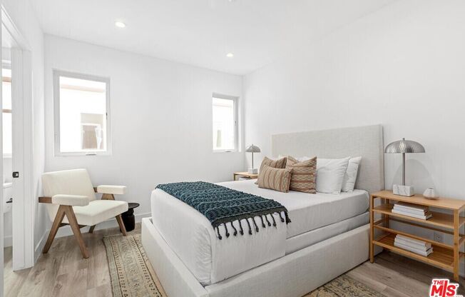 4912 S CENTINELA AVE