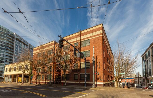Studio, 1 bath, 400 sqft, $975, Unit 408