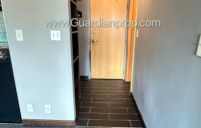 1 bed, 1 bath, $875, Unit #25
