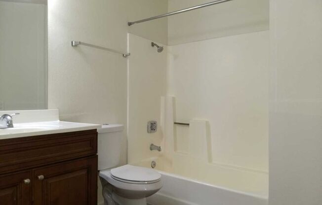 2 beds, 1 bath, 775 sqft, $2,195, Unit 038