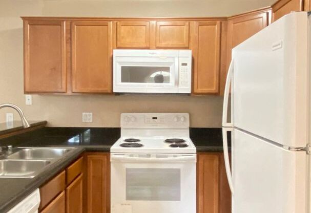 3 beds, 2 baths, $1,500, Unit # 2044
