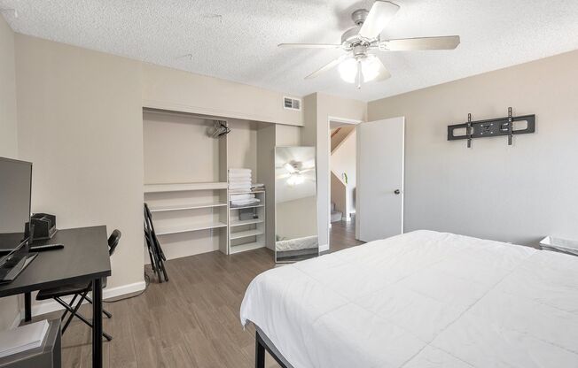 2 beds, 1 bath, $1,845, Unit Unit 902