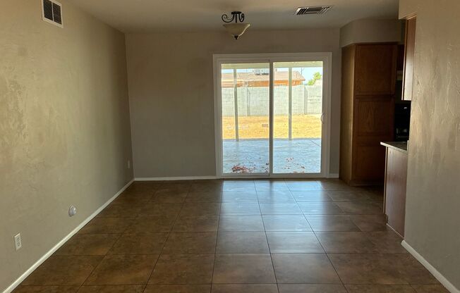 Spacious 4 BR 2BA w/ Large Lot in Paradise Valley!! Located at 36th St and Greenway