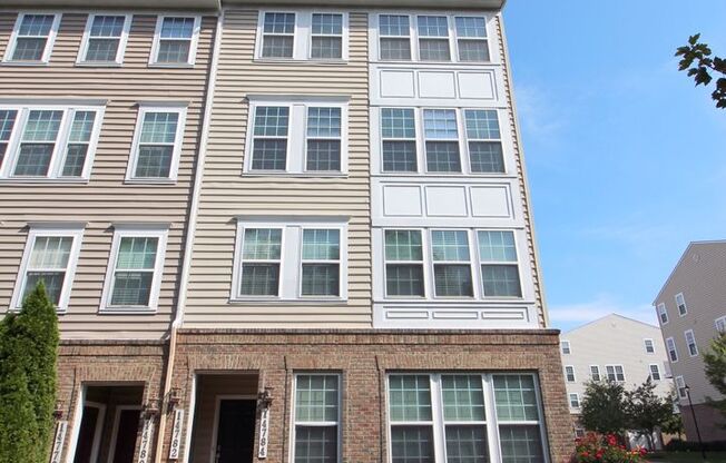 3BR/2.5BA townhome