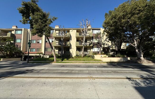 2 beds, 2 baths, $3,300, Unit # 220