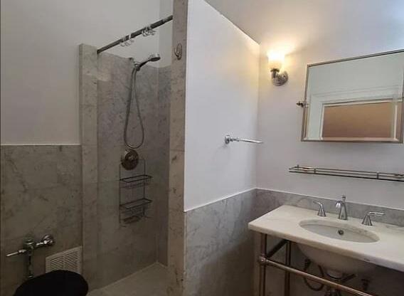 26 E 63 ST
