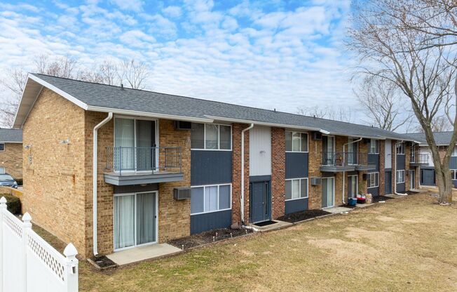 2 beds, 1 bath, 720 sqft, $875, Unit 2432-04