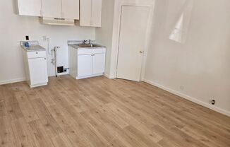 Studio, 1 bath, 400 sqft, $700, Unit 05