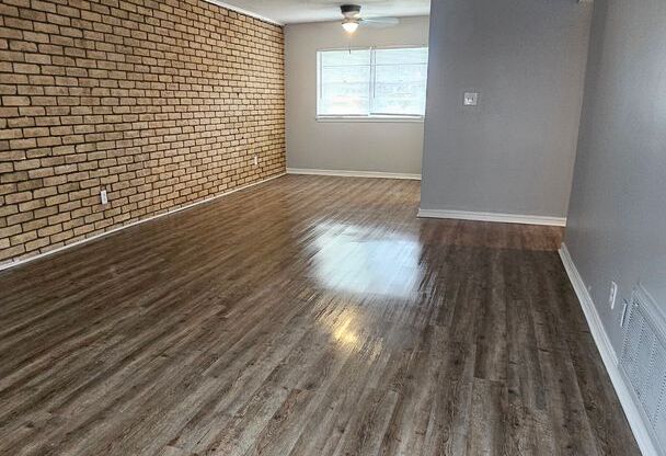 2 beds, 2 baths, 925 sqft, $1,300, Unit 218
