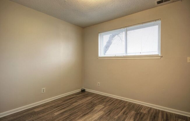 3 beds, 1.5 baths, 1,000 sqft, $1,125, Unit 1527-01