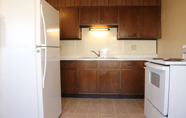 2 beds, 1 bath, $900, Unit Apt D