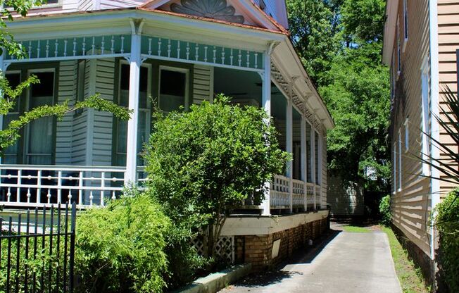 2 bed / 1.5 bath on Rutledge St.