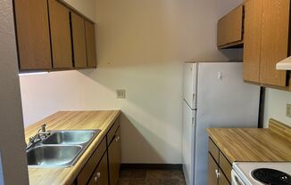 2 beds, 1 bath, 950 sqft, $975, Unit A12