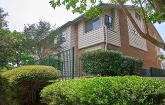 Adorable 2 bedroom townhome style Condo