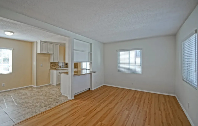 2 beds, 1 bath, $2,600, Unit B