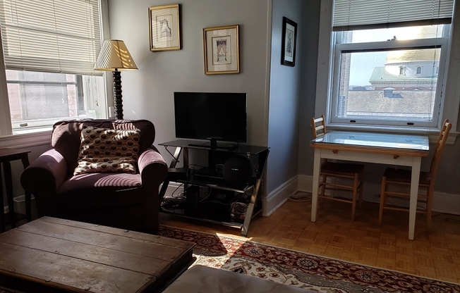 1 bed, 1 bath, 563 sqft, $3,300, Unit 9N