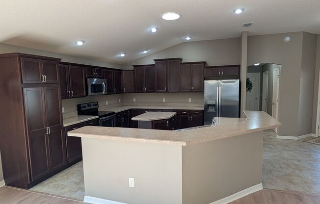 NEW LVP FLOORS! Fairmont Villa Minutes to Brownwood Paddock Square
