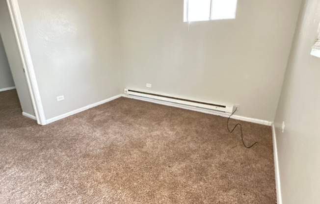 1 bedroom located in the heart of Lakewood! Enjoy your 1st month free!