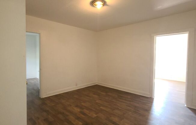 3 beds, 1 bath, $800