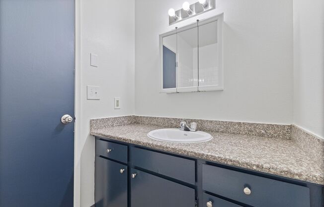 Studio, 1 bath, 450 sqft, $1,050, Unit 15-A