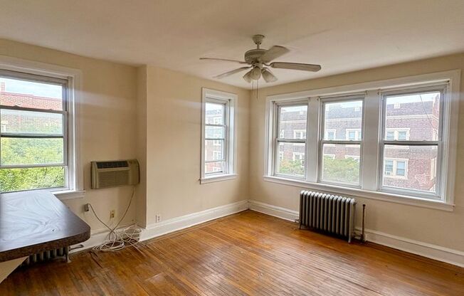 1 bed, 1 bath, 650 sqft, $1,175, Unit 4827-D2