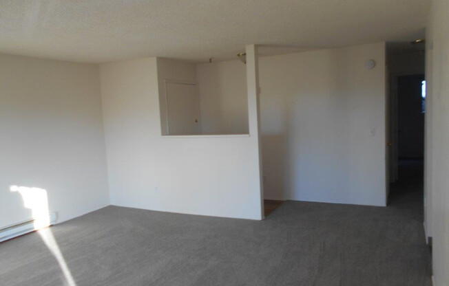 2 beds, 1 bath, 864 sqft, $1,395, Unit 013