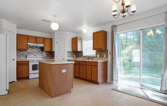 4-Bedroom, 2.5-Bath Single-Family Home in Poinciana, FL!