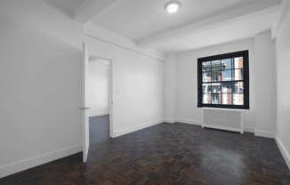 160 W 71 ST