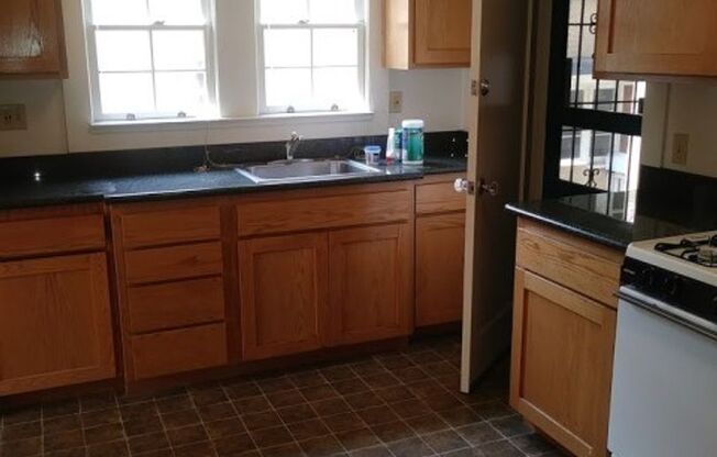 1 bed, 1 bath, $2,395, Unit Apt 03