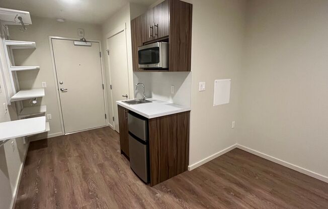 Studio, 1 bath, 180 sqft, $1,295, Unit 408