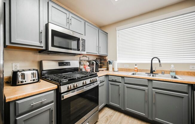 2 beds, 2 baths, $1,700